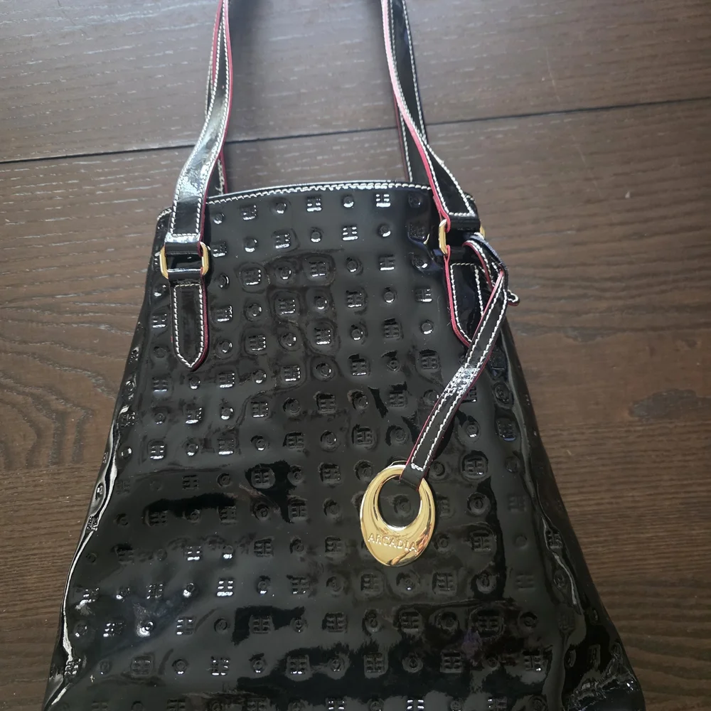 Arcadia Shiny Black Tote with Wallet - Picture 2 of 16
